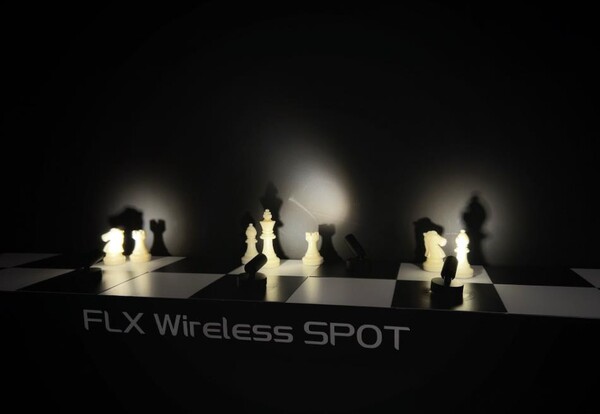 독일 프랑크푸르트에서 개최된 ‘2024 LIGHT & BUILDING’ 전시회에 설치된 KH필룩스 신제품 FLX 마이크로 트랙 시스템(FLX Micro Track System), FLX 마이크로 스폿 와이어리스(FLX Spot Wireless)/ 사진=KH그룹
