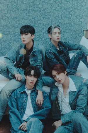하이라이트, 완전체로 대학 축제 출격…'픽션', '아름다운 밤이야'로 떼창 가...