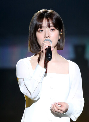 벤, <b>이욱 W재단 이사장</b>과 결혼 3년만 파경 "양육권은 벤에게"