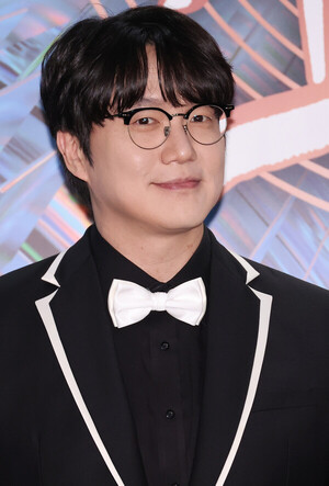 <b>성시경</b>, 前 매니저 배신 아픔 딛고…'연말 공연' 확정→<b>유튜브</b> 복귀
